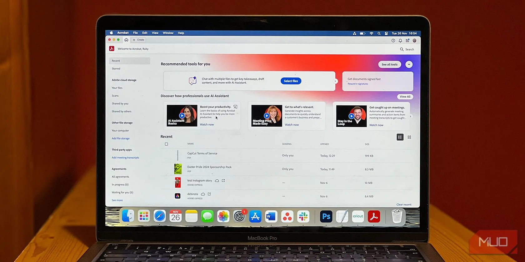 Adobe Acrobat AI Assistant trên máy Mac với giao diện ứng dụng