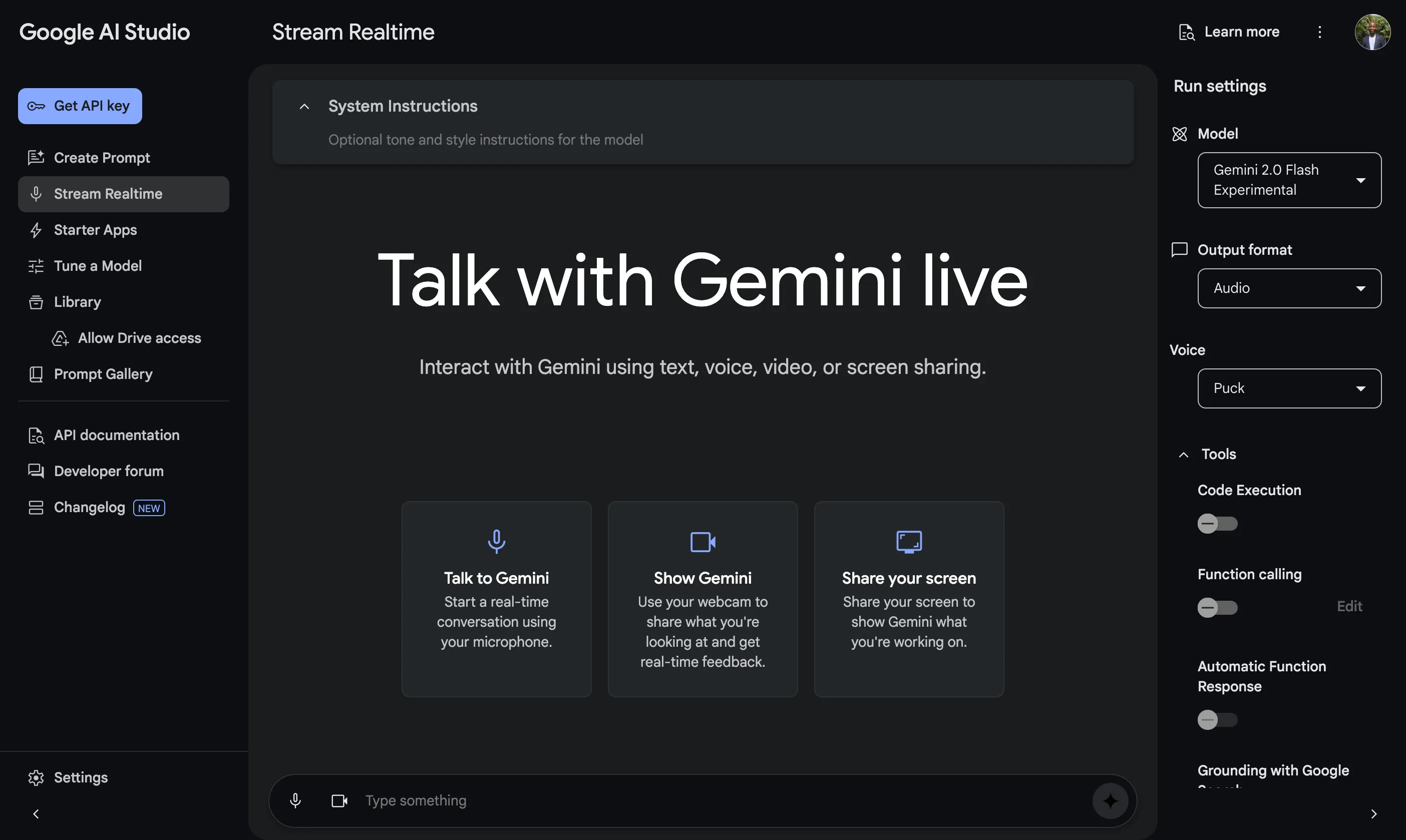 Ảnh chụp màn hình giao diện Google AI Studio hiển thị tab Stream Realtime được chọn