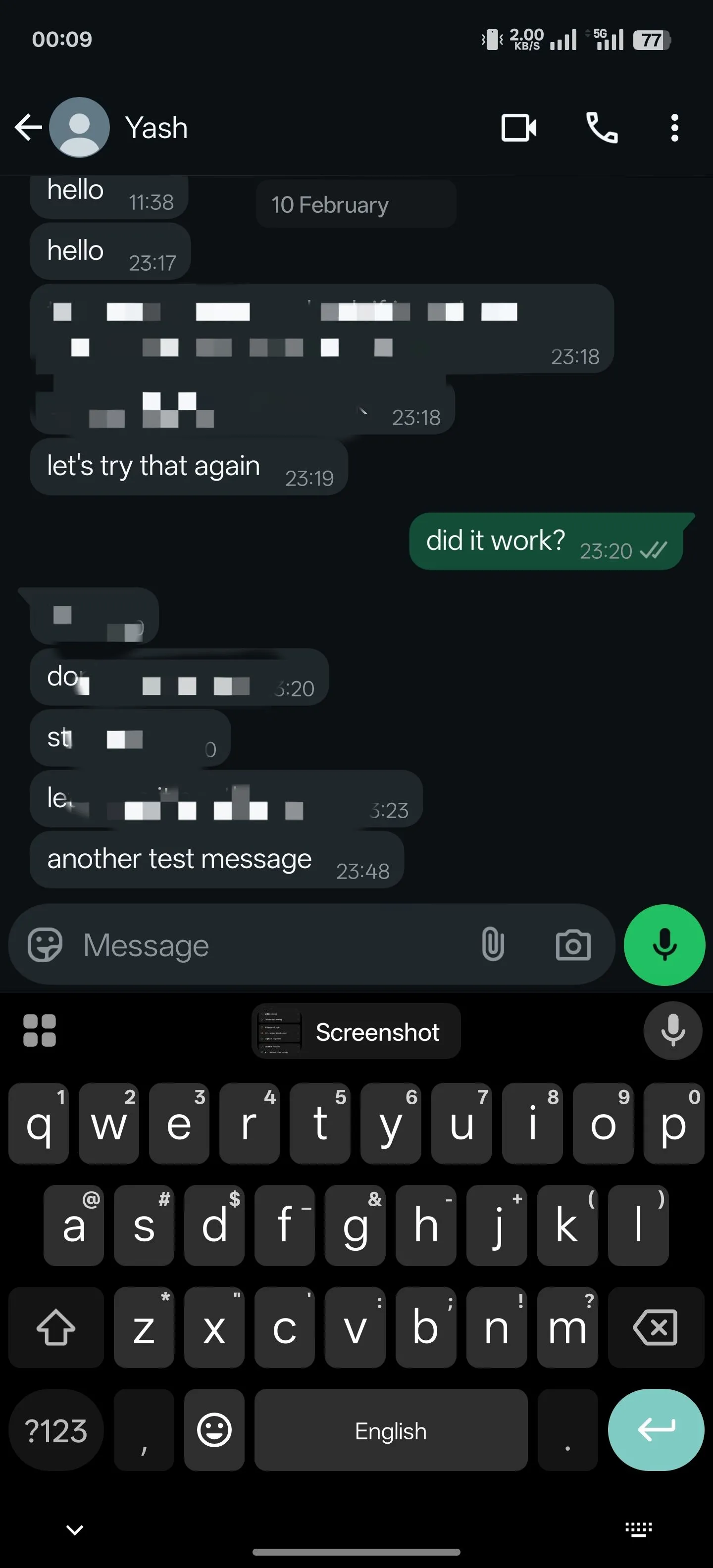 Ảnh chụp màn hình hiển thị dưới dạng hình thu nhỏ trên thanh công cụ Gboard, sẵn sàng để chia sẻ.
