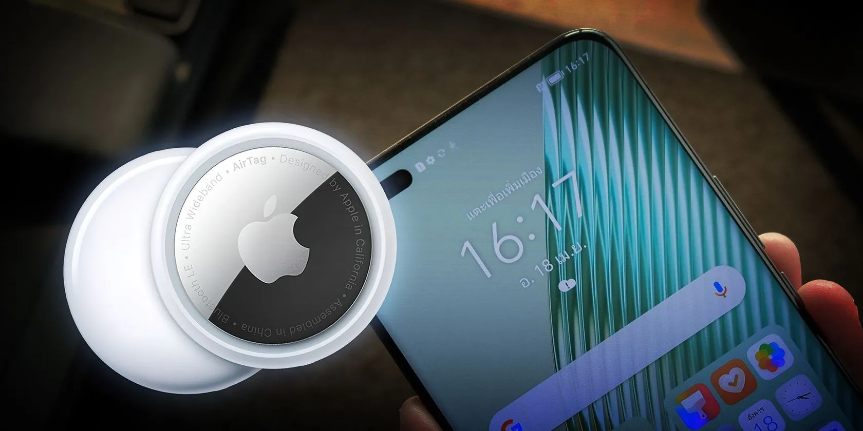Apple AirTag và điện thoại Android minh họa tính năng phát hiện thiết bị theo dõi