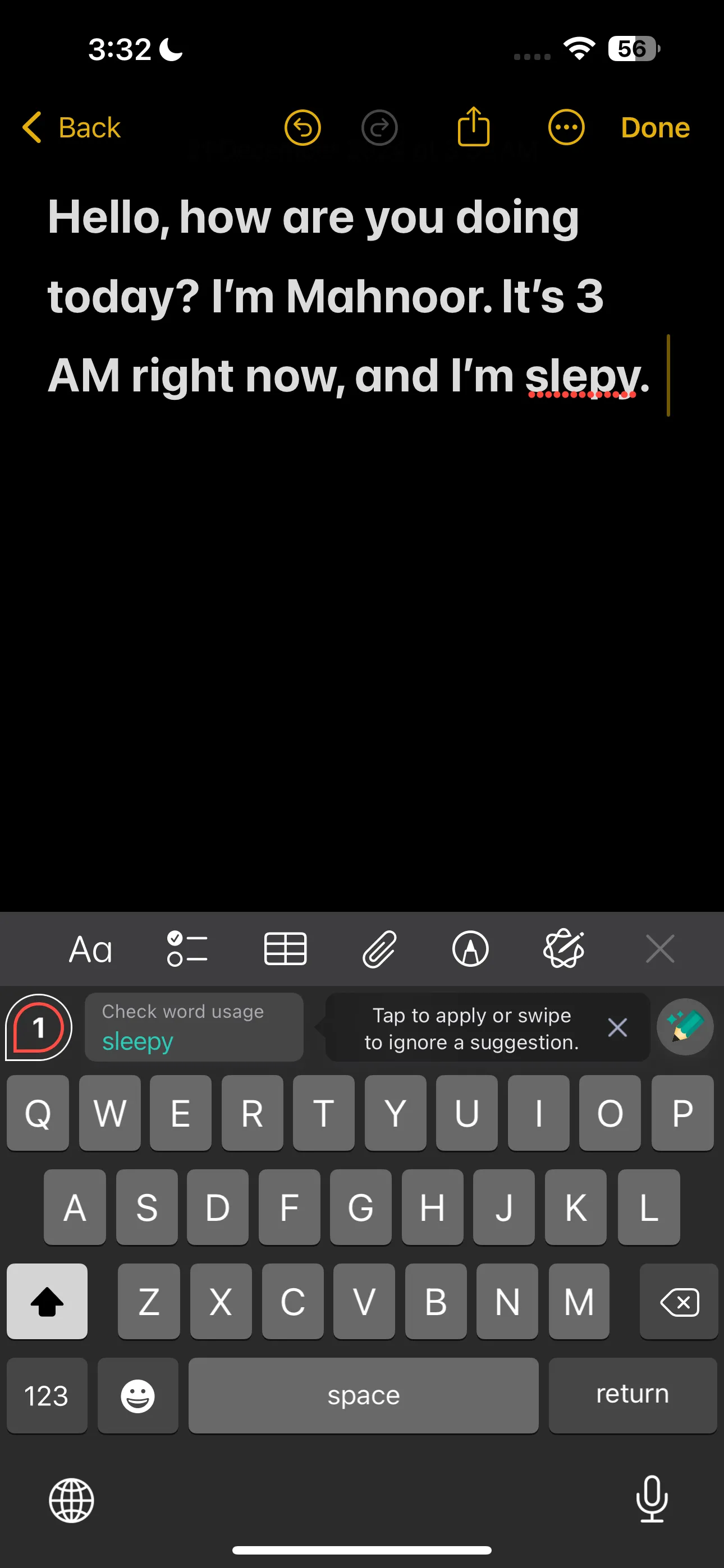Bàn phím Grammarly hiển thị các gợi ý sửa lỗi chính tả và ngữ pháp khi người dùng nhập liệu