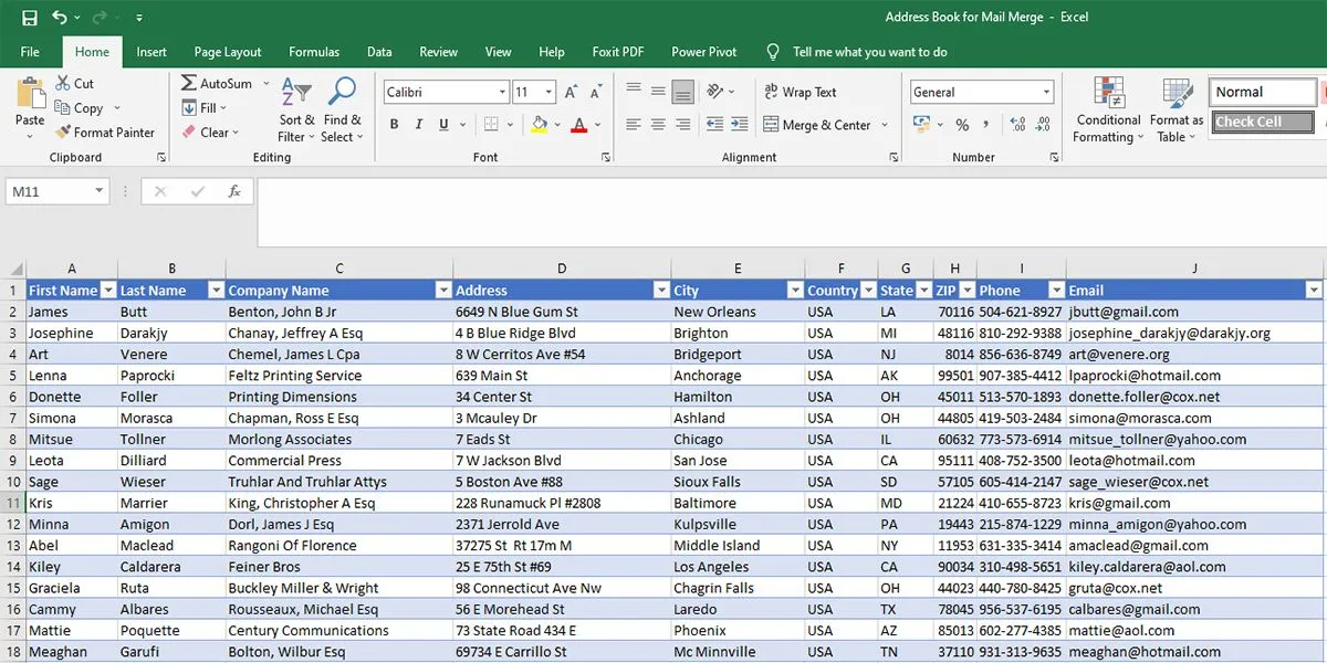 Bảng dữ liệu trong Excel được chuẩn bị để sử dụng làm nguồn dữ liệu cho tính năng Mail Merge, bao gồm tên, email và thông tin cá nhân hóa