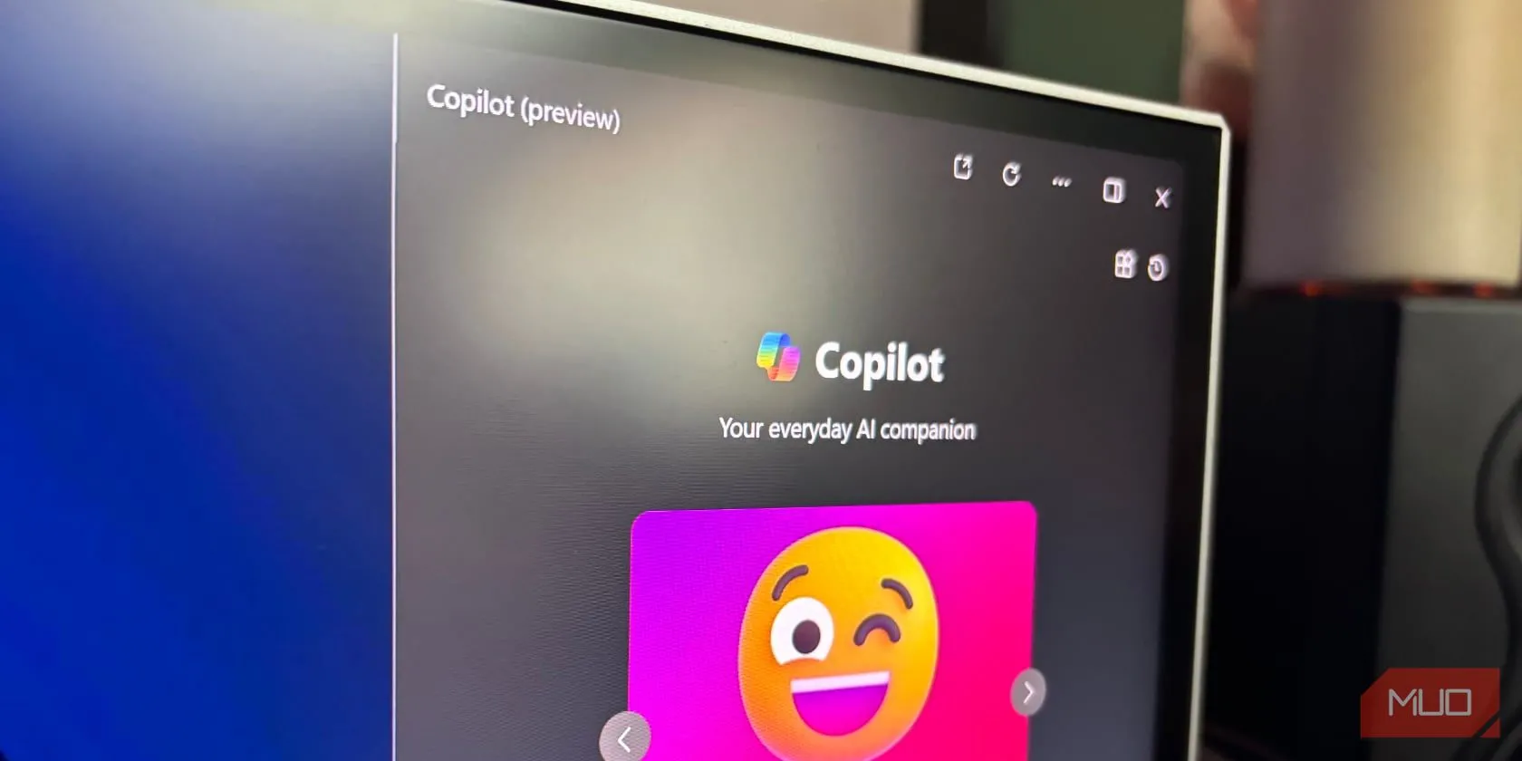 Biểu tượng Copilot trên thanh tác vụ Windows 11