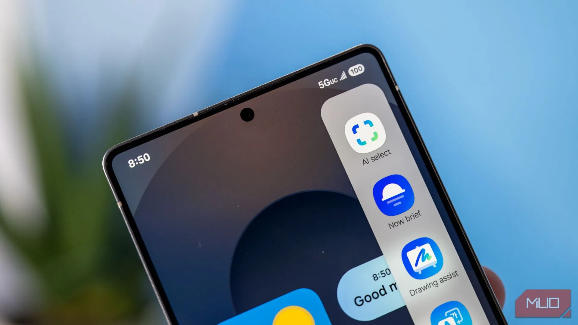 Biểu tượng ứng dụng AI được chọn trong Edge Panel trên Samsung Galaxy S25 Ultra, minh họa tính năng AI
