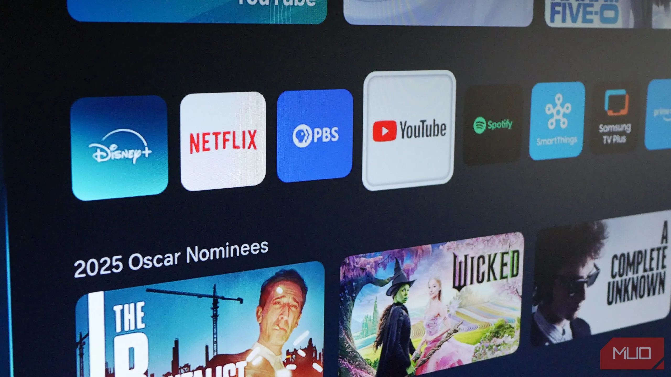 Biểu tượng YouTube trên màn hình TV Samsung