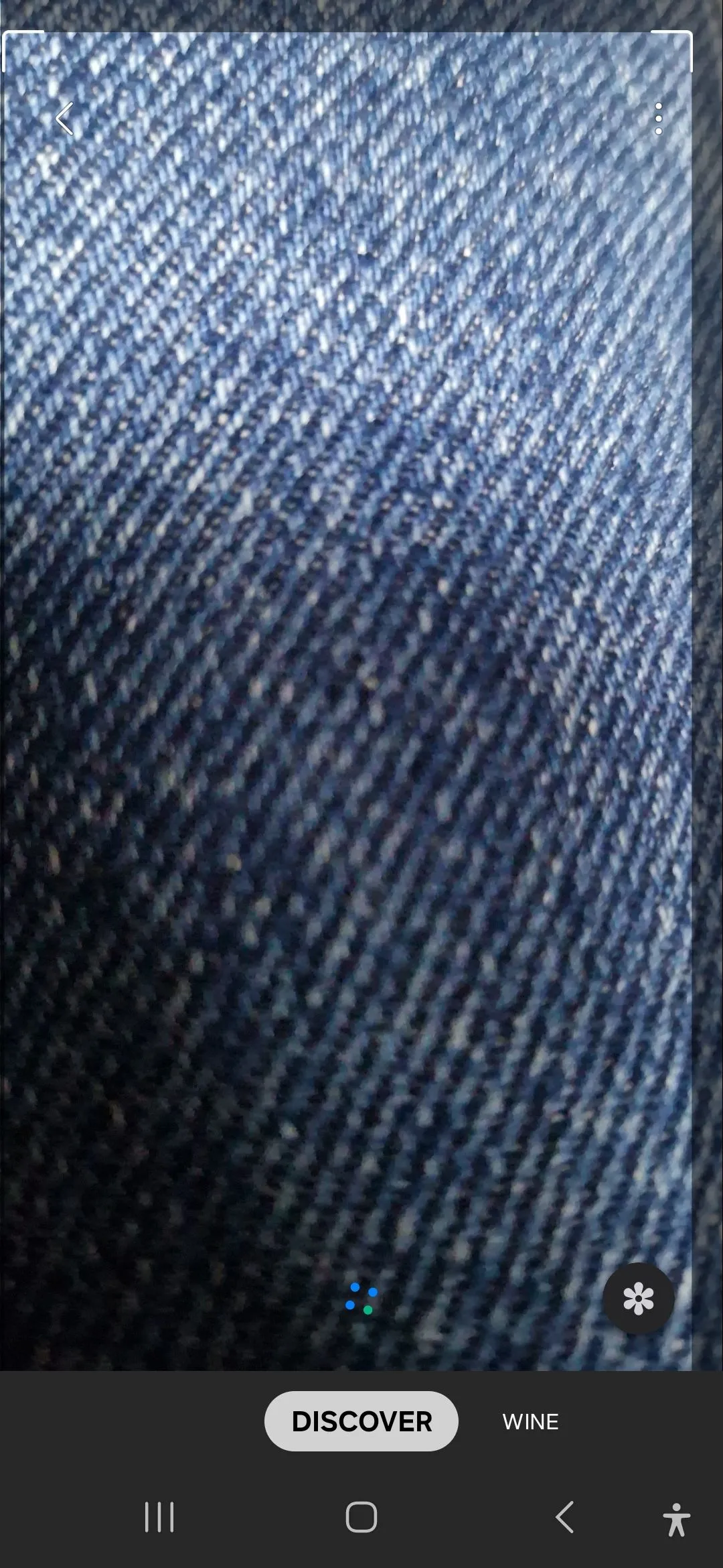 Bixby Vision đang quét vật liệu denim để nhận diện