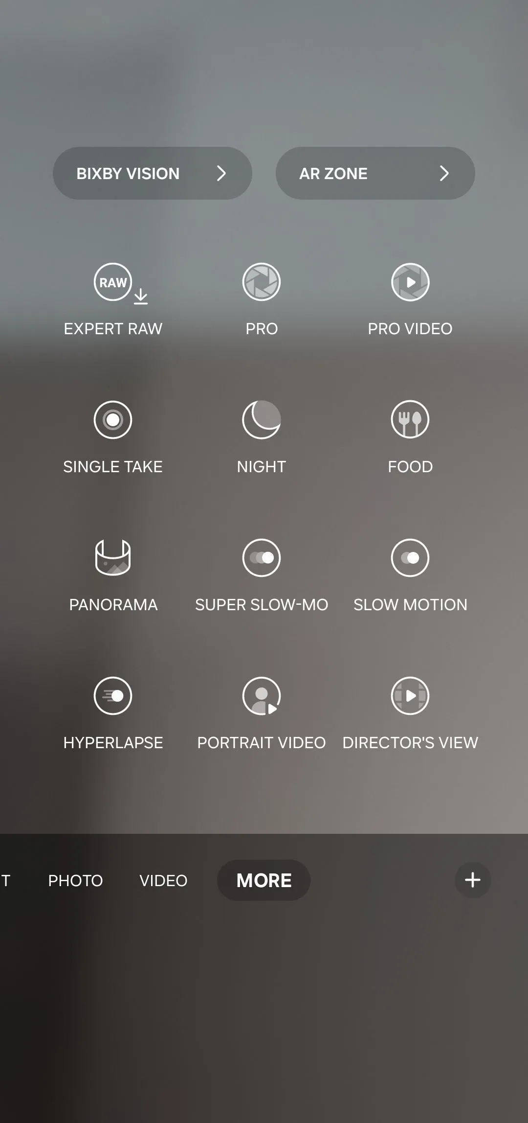 Các chế độ quay phim trong ứng dụng Camera Samsung, hiển thị Director’s View đã được chọn.