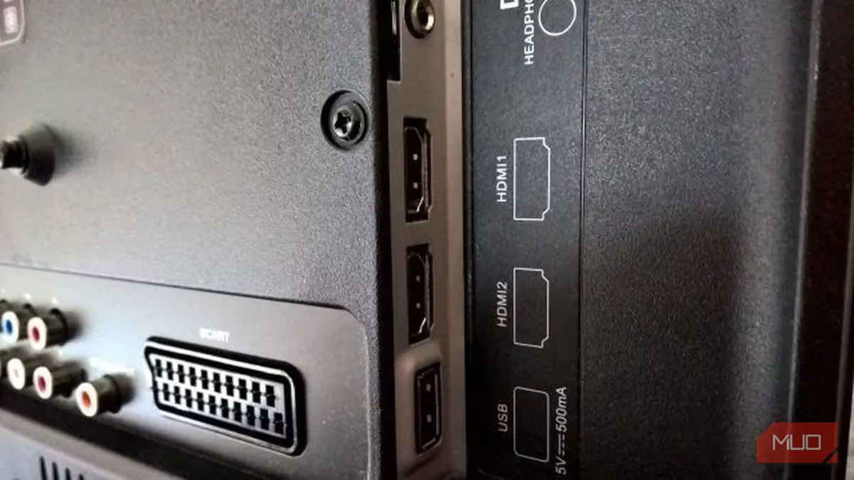 Các cổng HDMI trên Smart TV để kết nối máy tính