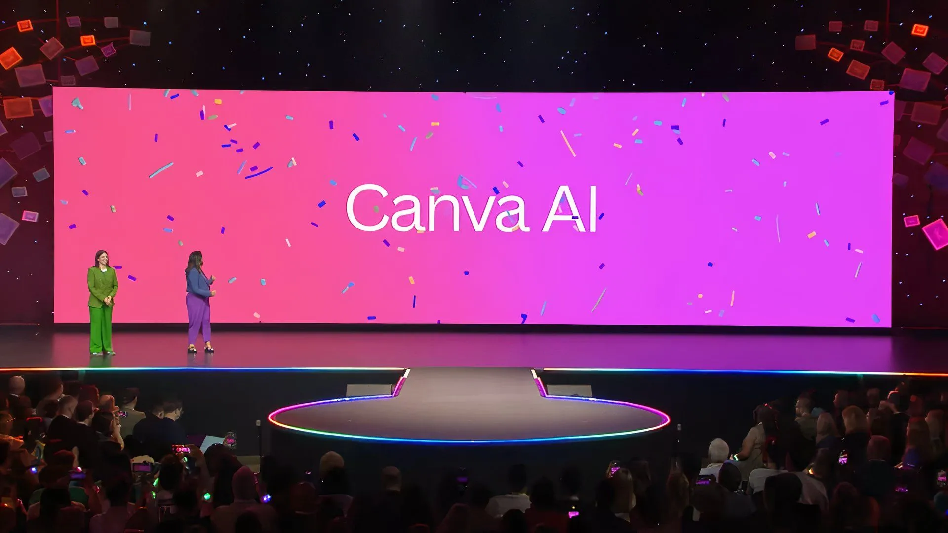 Các diễn giả giới thiệu bộ công cụ Canva AI mới trên màn hình lớn