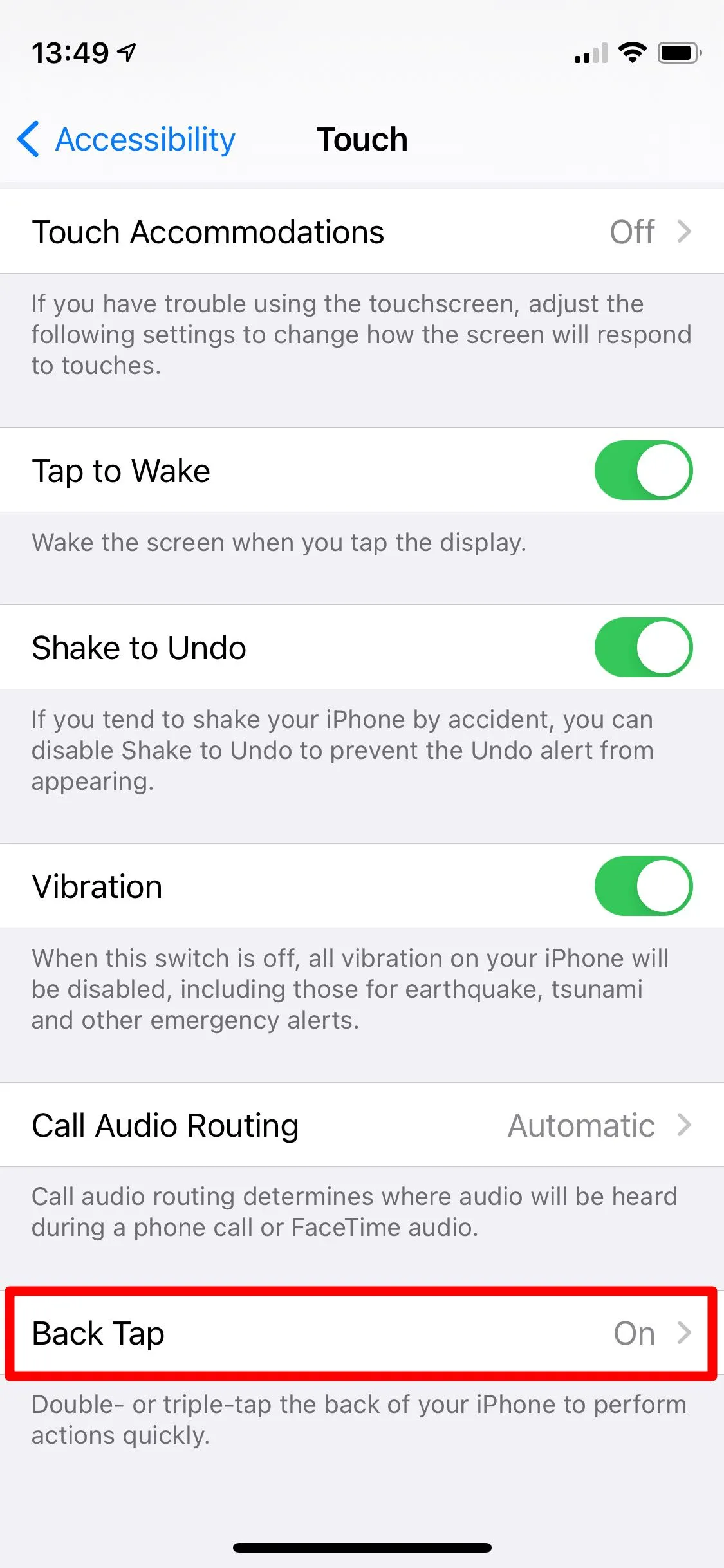 Cài đặt Trợ năng (Accessibility) trên iPhone, mục Cảm ứng (Touch) và tùy chọn Chạm vào mặt sau (Back Tap) được tô sáng