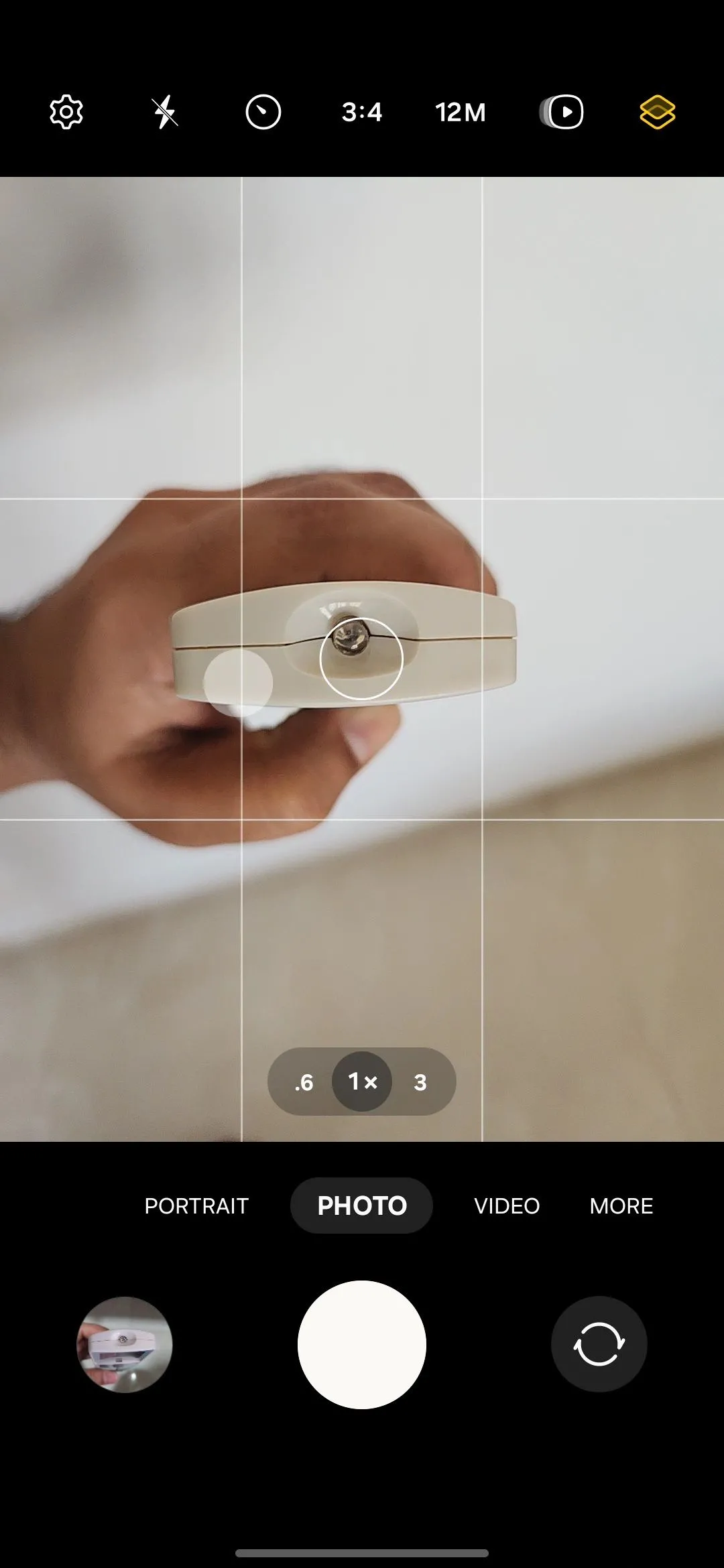 Camera điện thoại Android phát hiện tín hiệu hồng ngoại từ điều khiển từ xa.