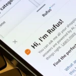 chatbot AI Rufus của Amazon trên màn hình điện thoại thông minh, minh họa tính năng mua sắm thông minh