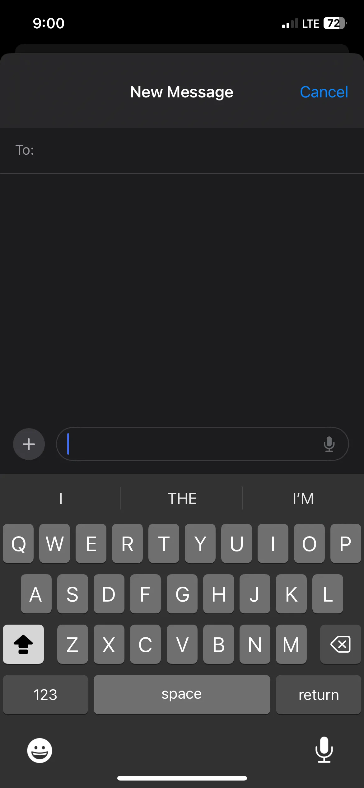 Chế độ Caps Lock đã bật trên bàn phím iPhone trong ứng dụng Tin nhắn.