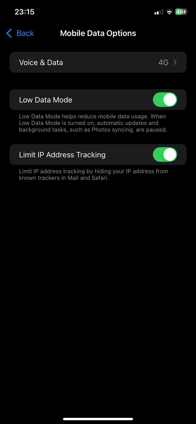 Chế độ Dữ liệu Thấp (Low Data Mode) đang được bật trong cài đặt iOS