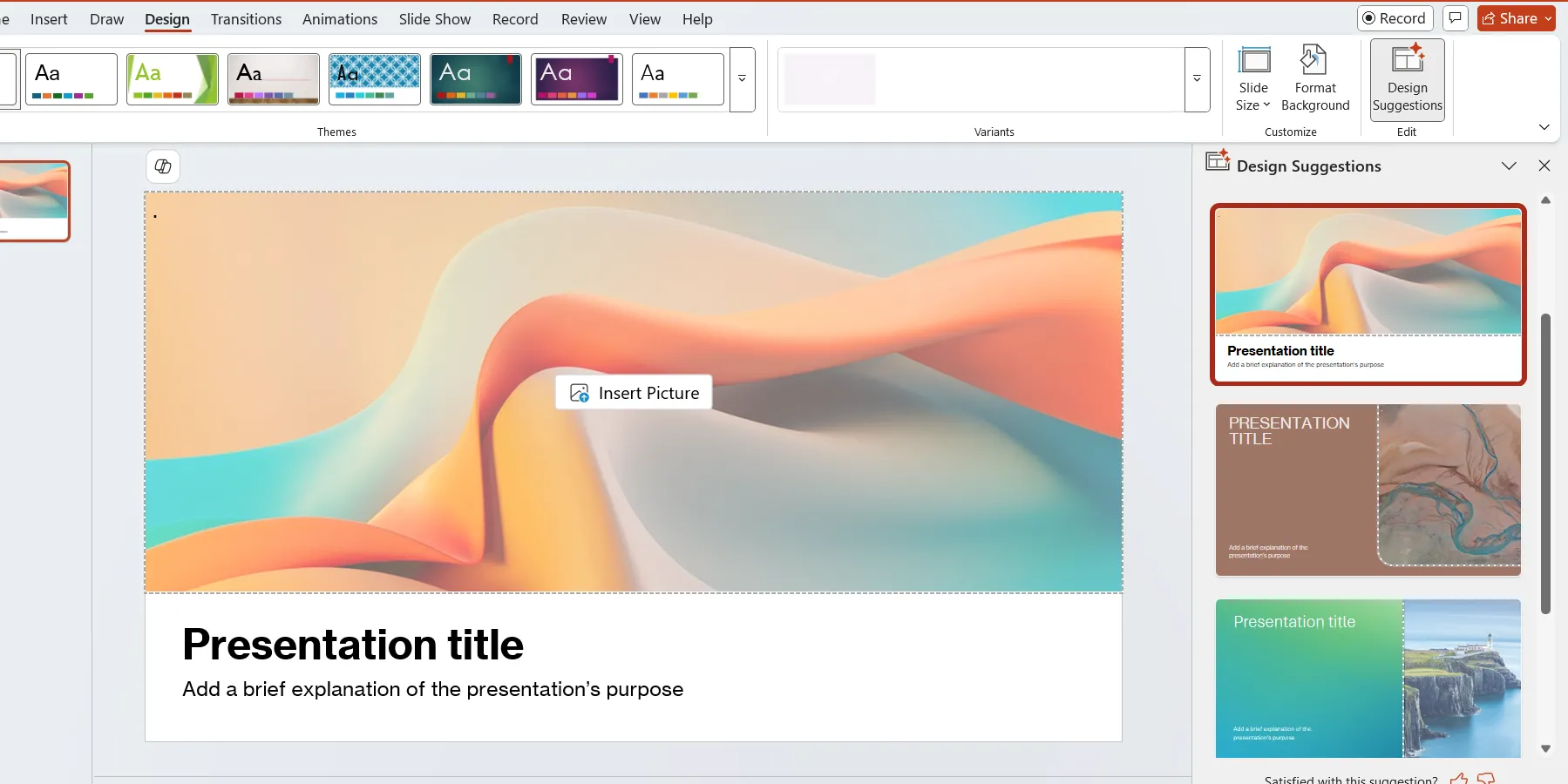 Chọn một trong các gợi ý thiết kế được Designer đề xuất trong PowerPoint.