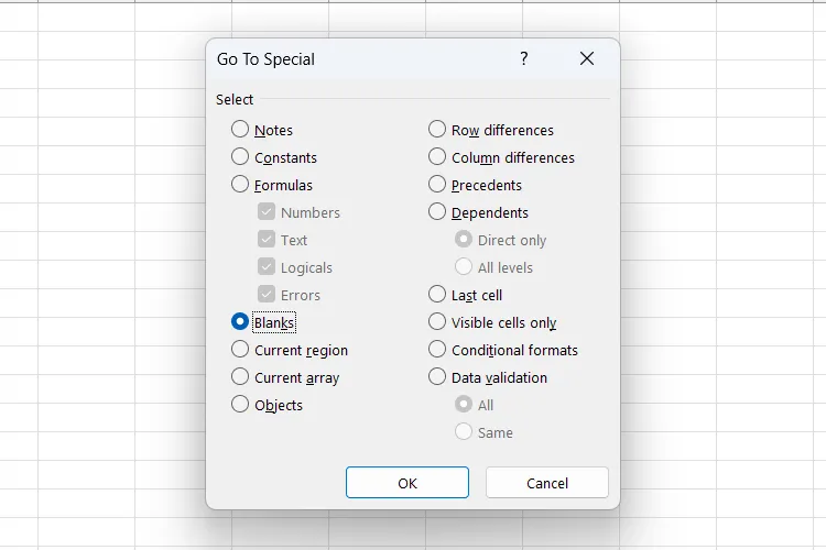 Chọn tùy chọn &quot;Blanks&quot; để tìm và tô sáng các ô trống trong Excel.