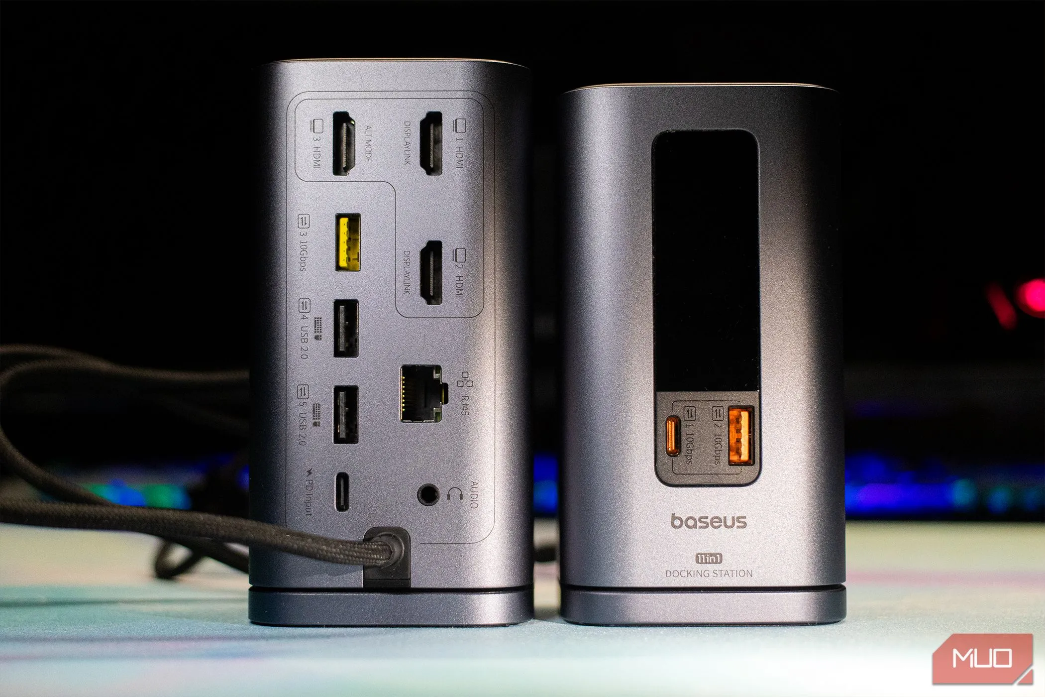 Cổng phía sau của phiên bản Baseus Spacemate 11-in-1 dành cho Mac, với 3 cổng HDMI và 2 cổng USB-A 2.0
