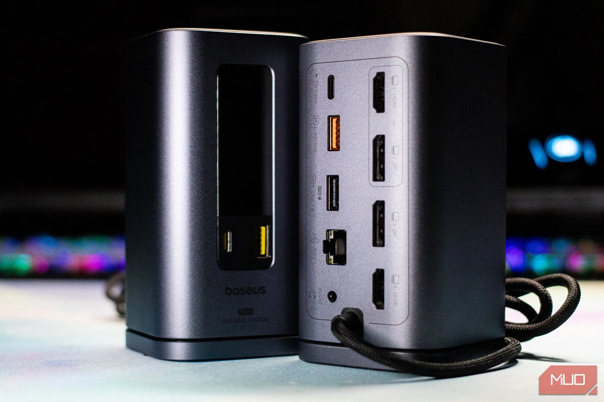 Cổng phía sau của phiên bản Baseus Spacemate 11-in-1 dành cho Windows, với DisplayPort và HDMI