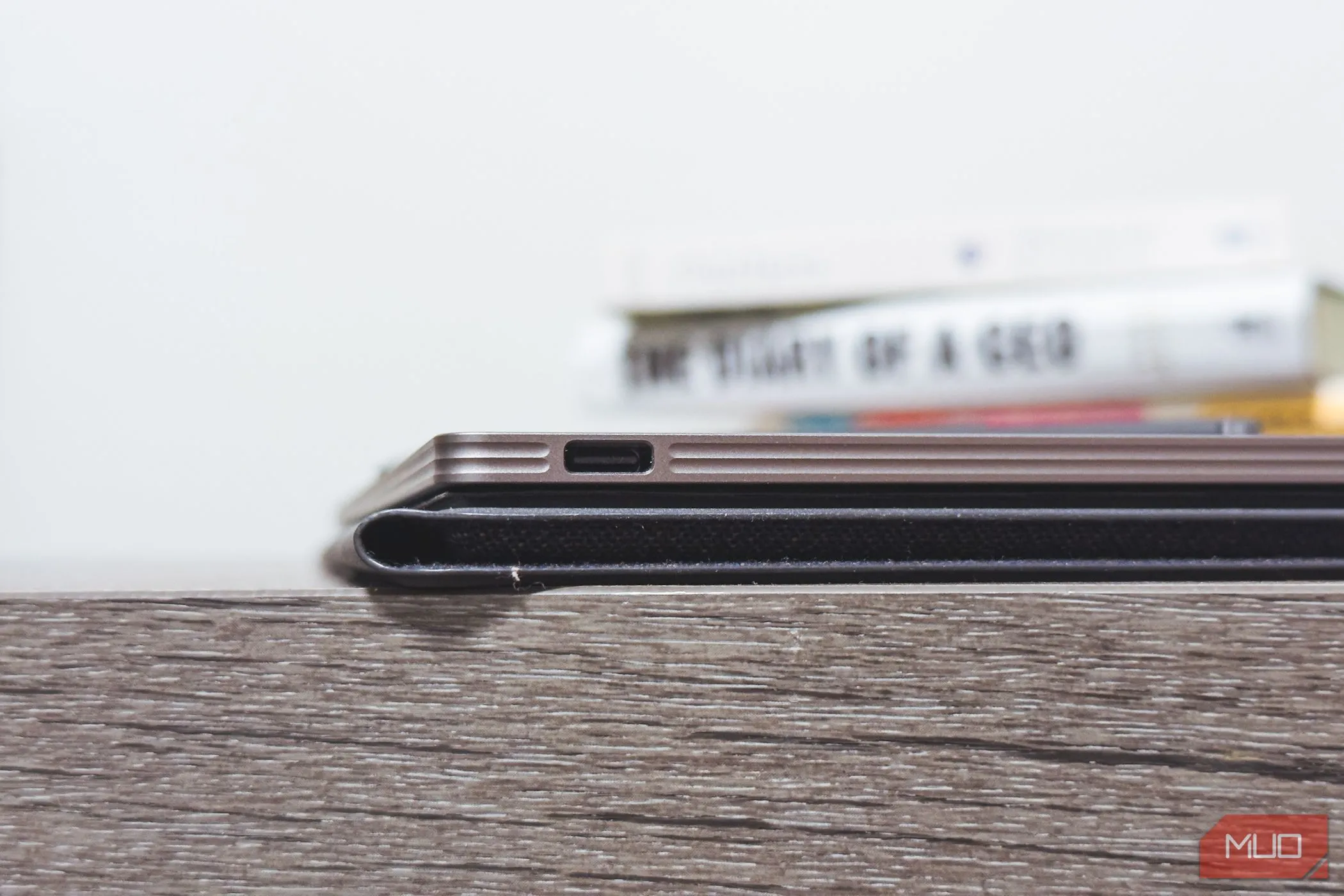 Cổng USB-C của reMarkable Paper Pro, nhìn cận cảnh