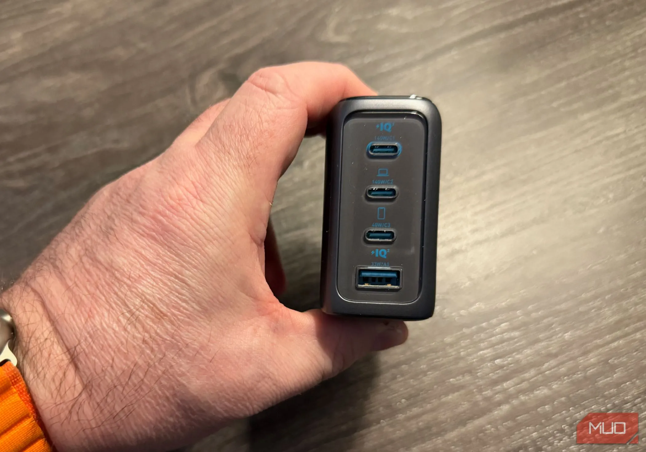 Củ sạc Anker 140W với các cổng kết nối USB-C và USB-A