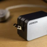 Cục sạc Ugreen Nexode Pro 100W USB-C với phích cắm gập gọn, minh họa khả năng sạc đa thiết bị tiện lợi.