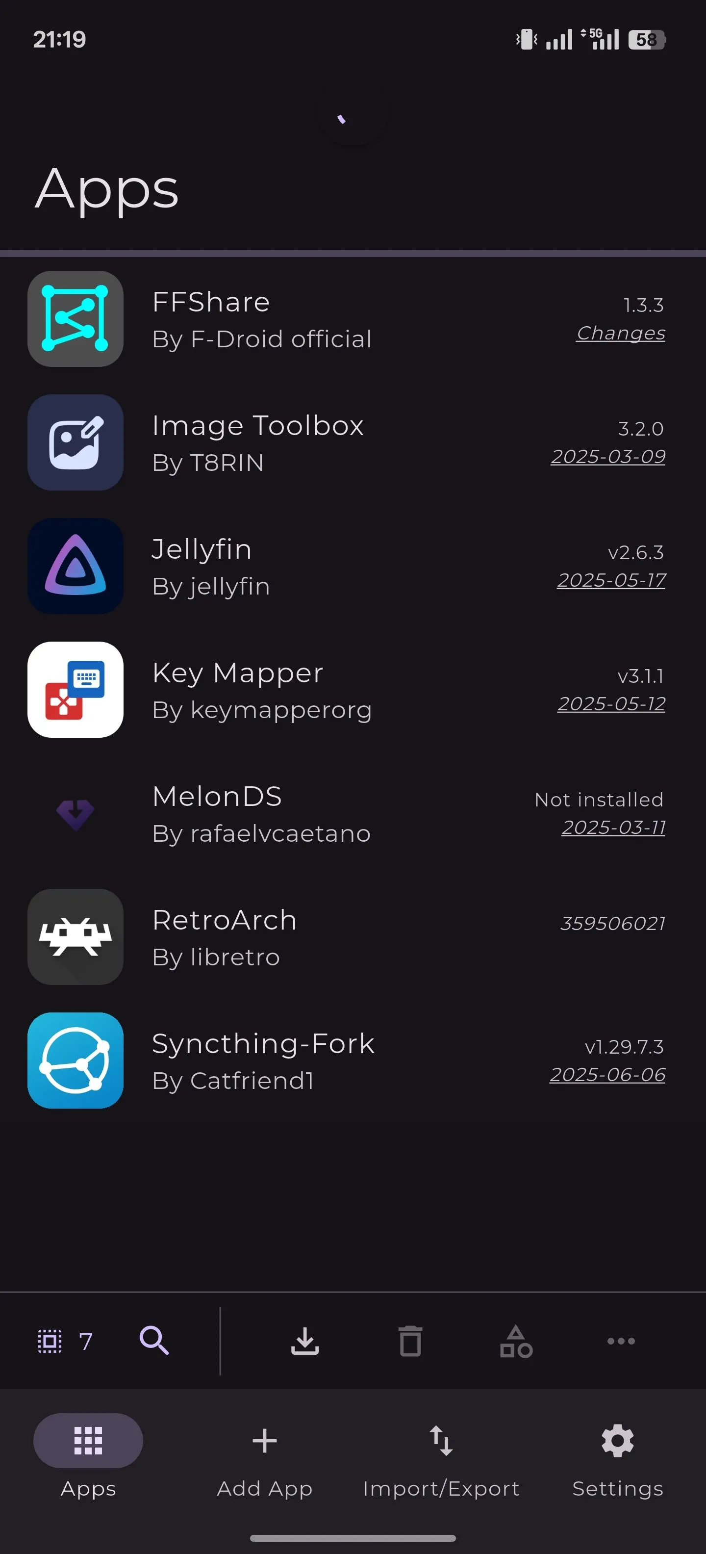 Danh sách các ứng dụng đã được thêm vào và quản lý trong Obtainium trên điện thoại Android.