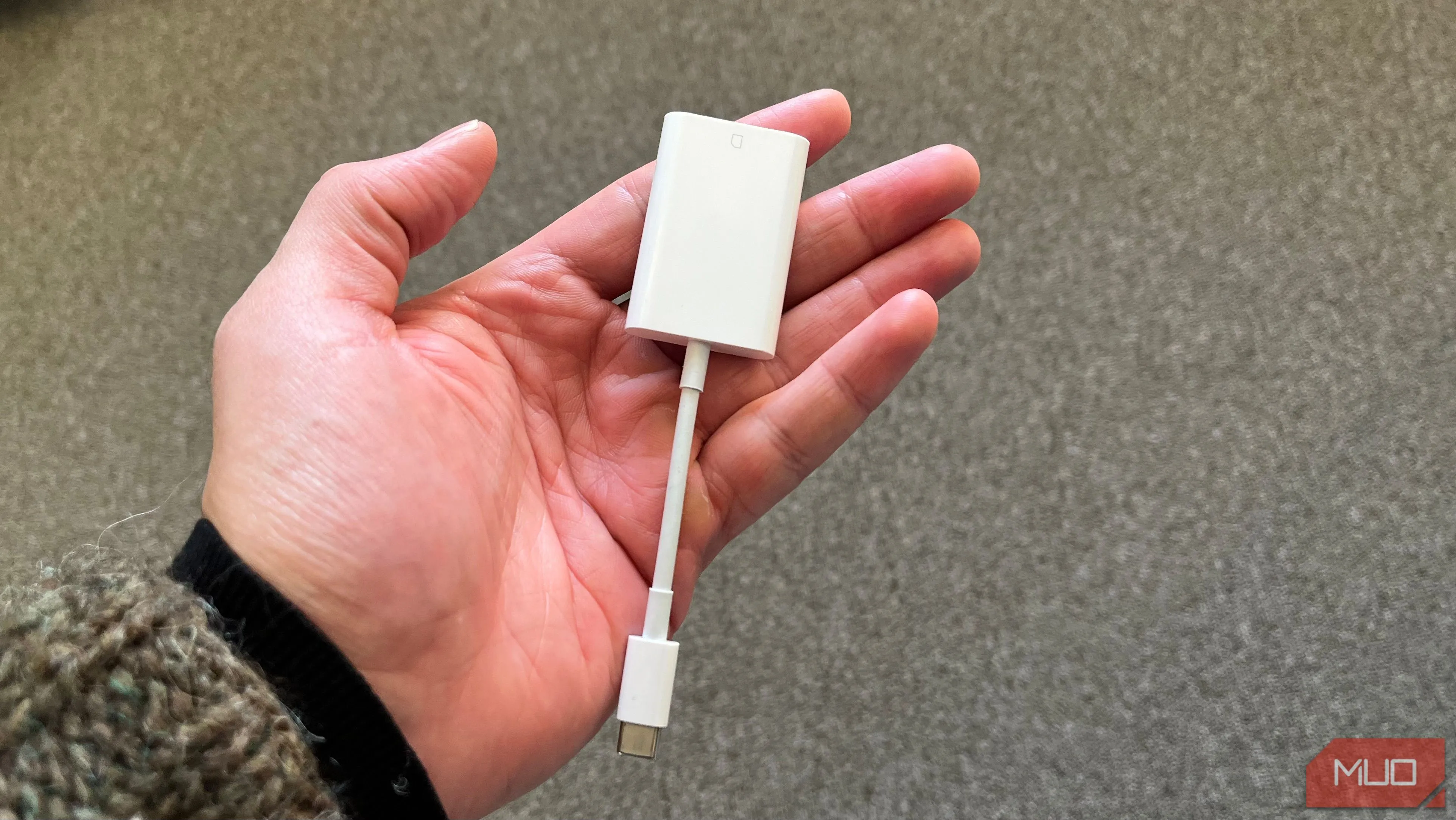 Đầu đọc thẻ SD của Apple, phụ kiện cần thiết cho MacBook để nhập dữ liệu