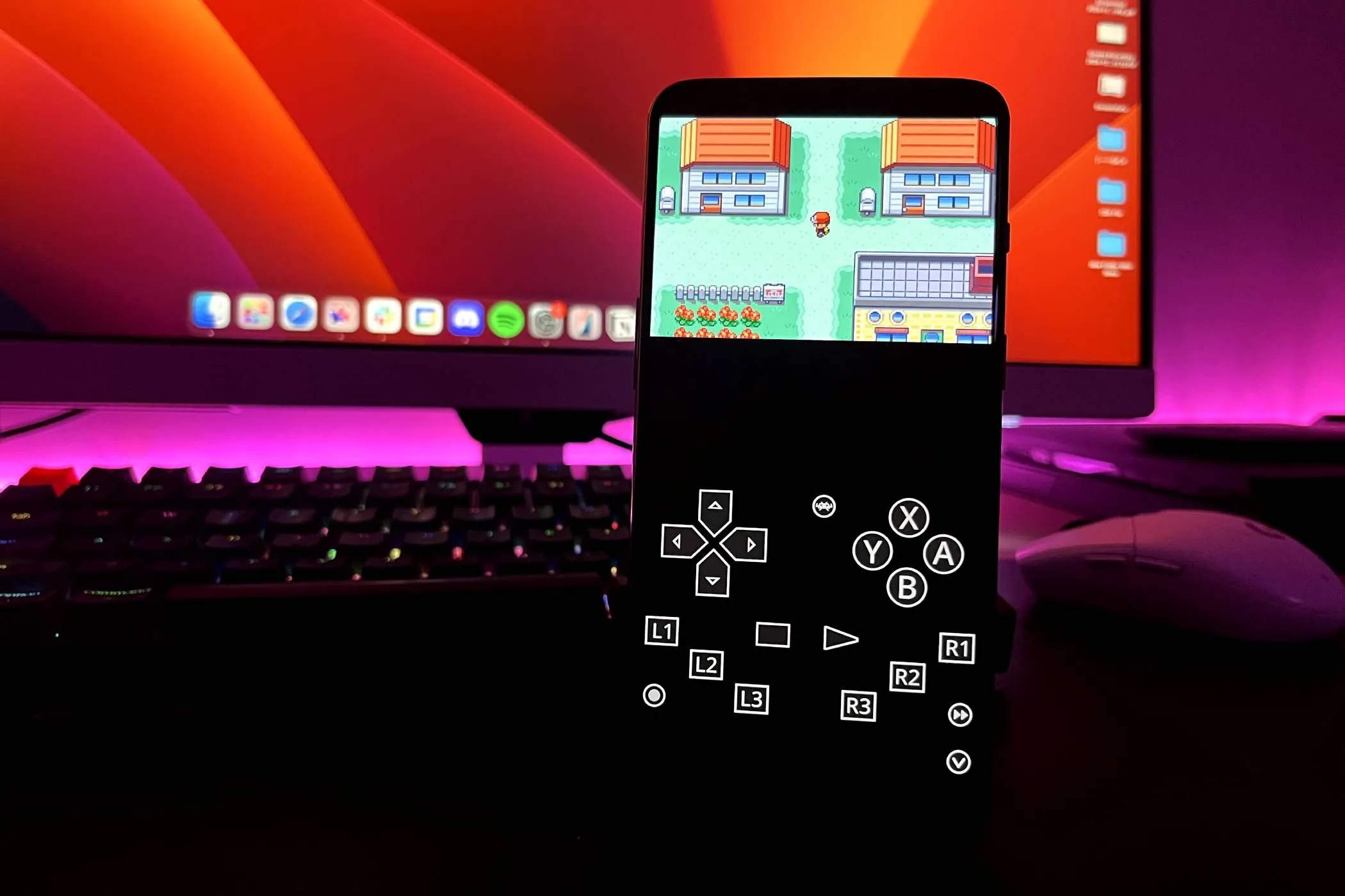 Điện thoại Android đang chạy game Pokémon: Fire Red trên trình giả lập RetroArch, thể hiện khả năng biến thành máy chơi game cầm tay