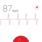 Điện thoại Android đo nhịp tim bằng Google Fit qua camera sau.