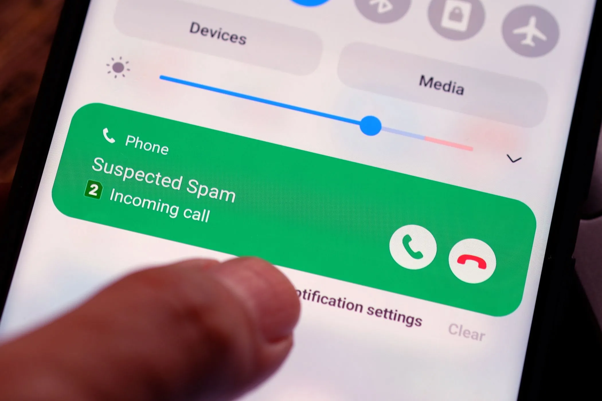 Điện thoại Android hiển thị cuộc gọi đến bị nghi ngờ là spam hoặc lừa đảo.