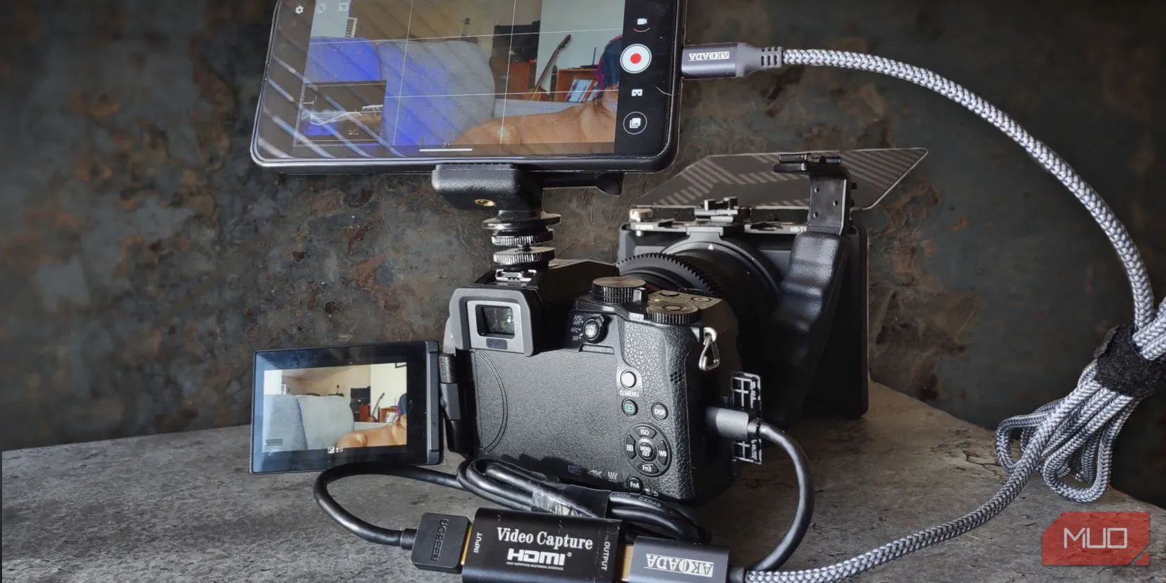 Điện thoại Android kết nối làm màn hình phụ cho máy ảnh mirrorless, minh họa hiệu quả chi phí