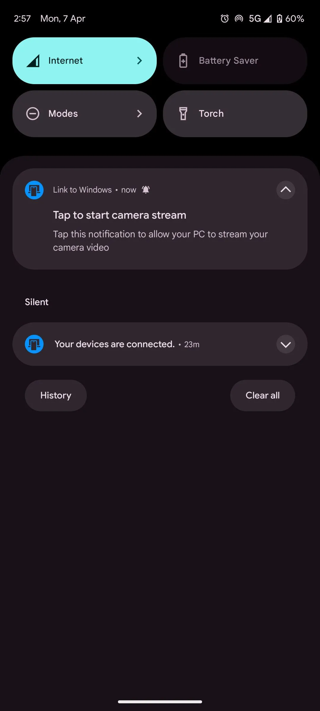 Điện thoại đang được sử dụng làm webcam không dây với Microsoft Phone Link