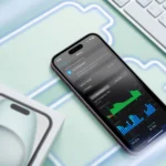 Điện thoại iPhone hiển thị biểu tượng pin và màn hình sử dụng pin, minh họa việc quản lý hiệu suất pin sau cập nhật.