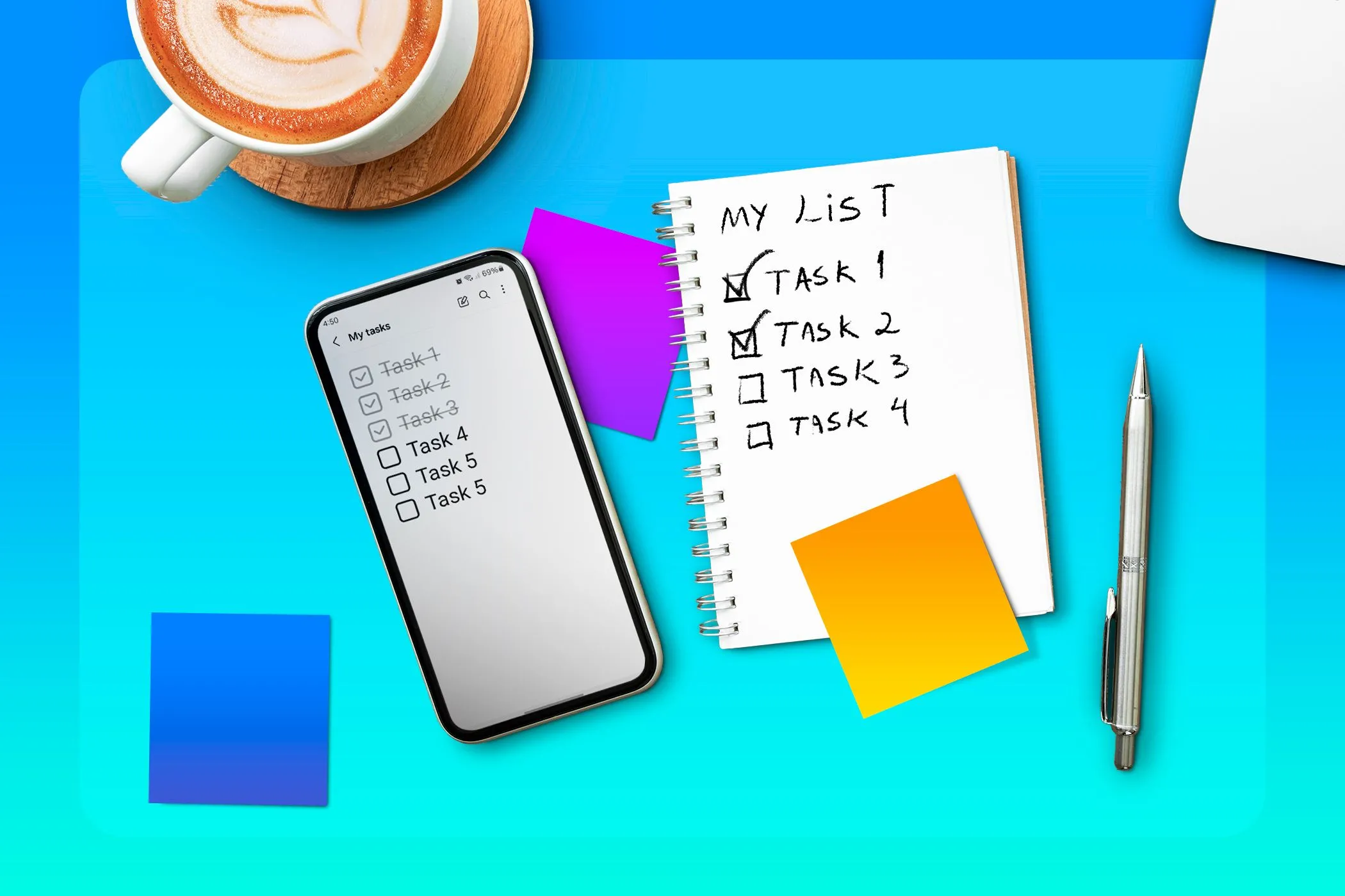 Điện thoại và sổ ghi chú với danh sách công việc, thể hiện việc lên kế hoạch to-do list tuần.