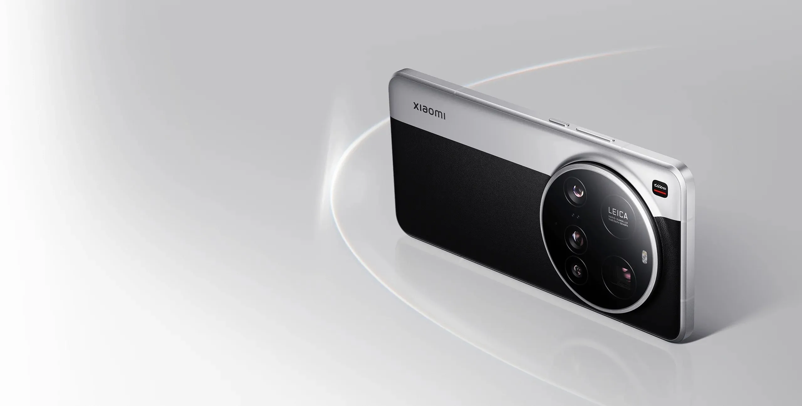 Điện thoại Xiaomi 15 Ultra với cụm camera tròn khổng lồ đồng phát triển cùng Leica, minh họa thiết kế tích hợp camera mạnh mẽ.