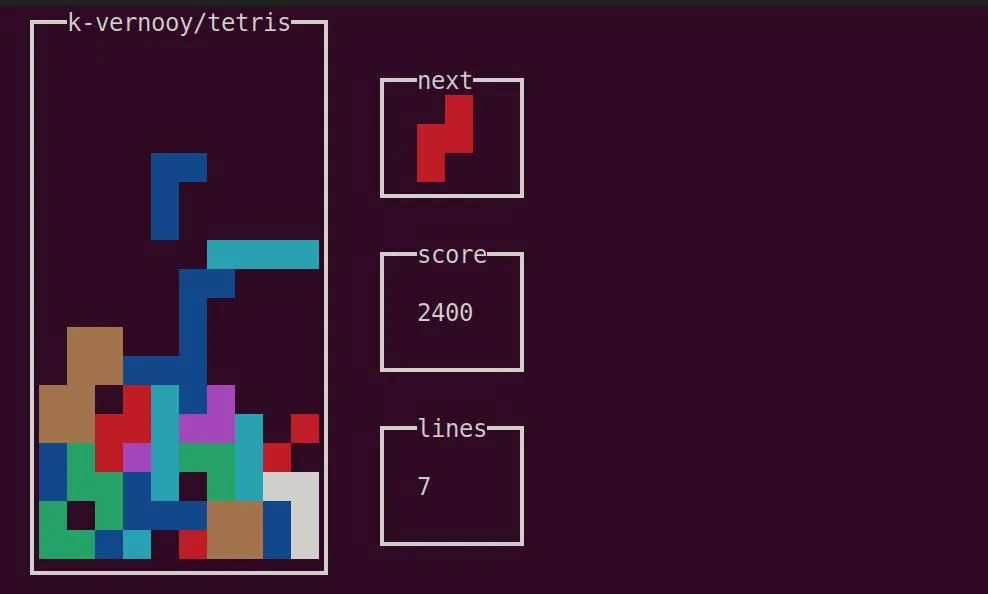Game Tetris cổ điển đang được chơi trong cửa sổ terminal của Linux, thể hiện khả năng rèn luyện tính kiên trì qua các thử thách lặp đi lặp lại.