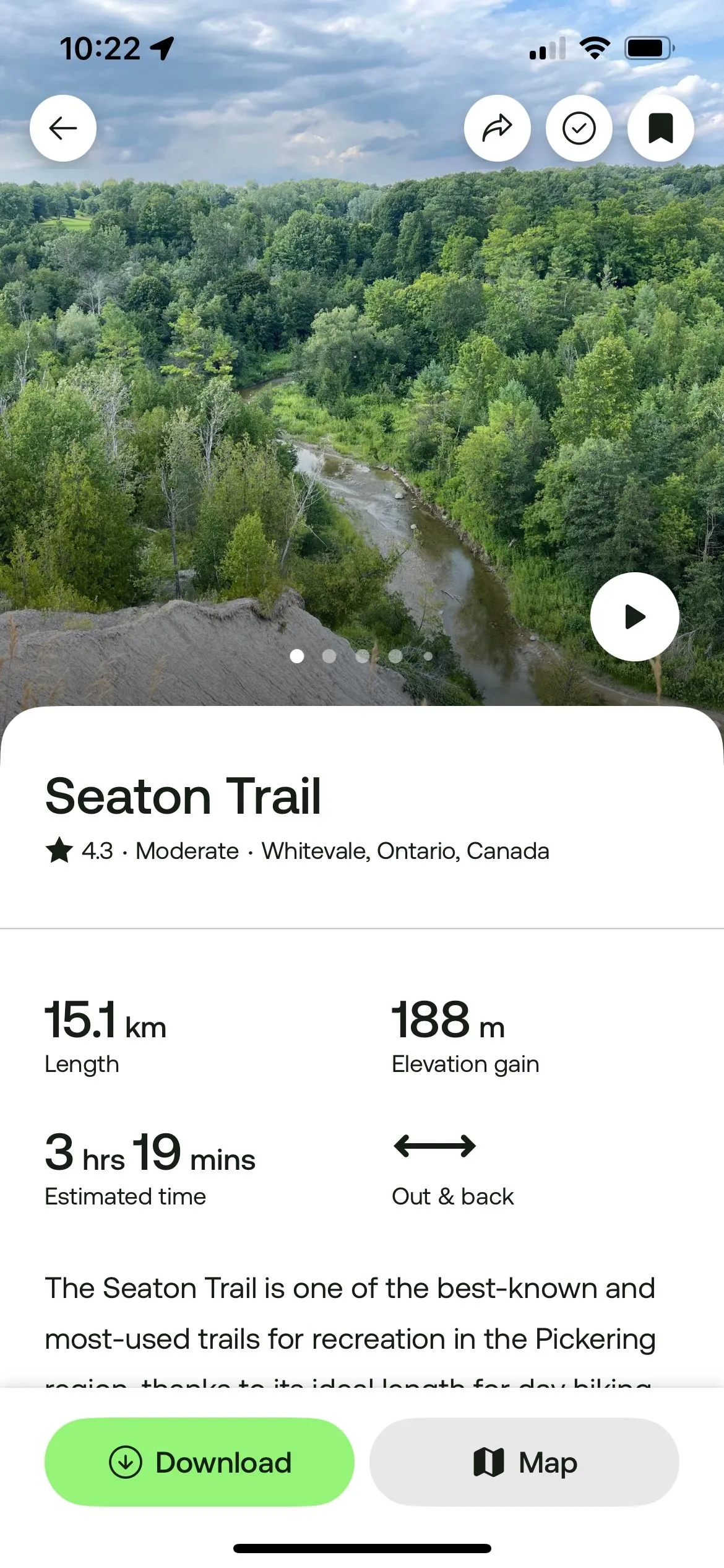 Giao diện bản đồ của ứng dụng AllTrails hiển thị đường mòn đang theo dõi, với vị trí người dùng được đánh dấu.