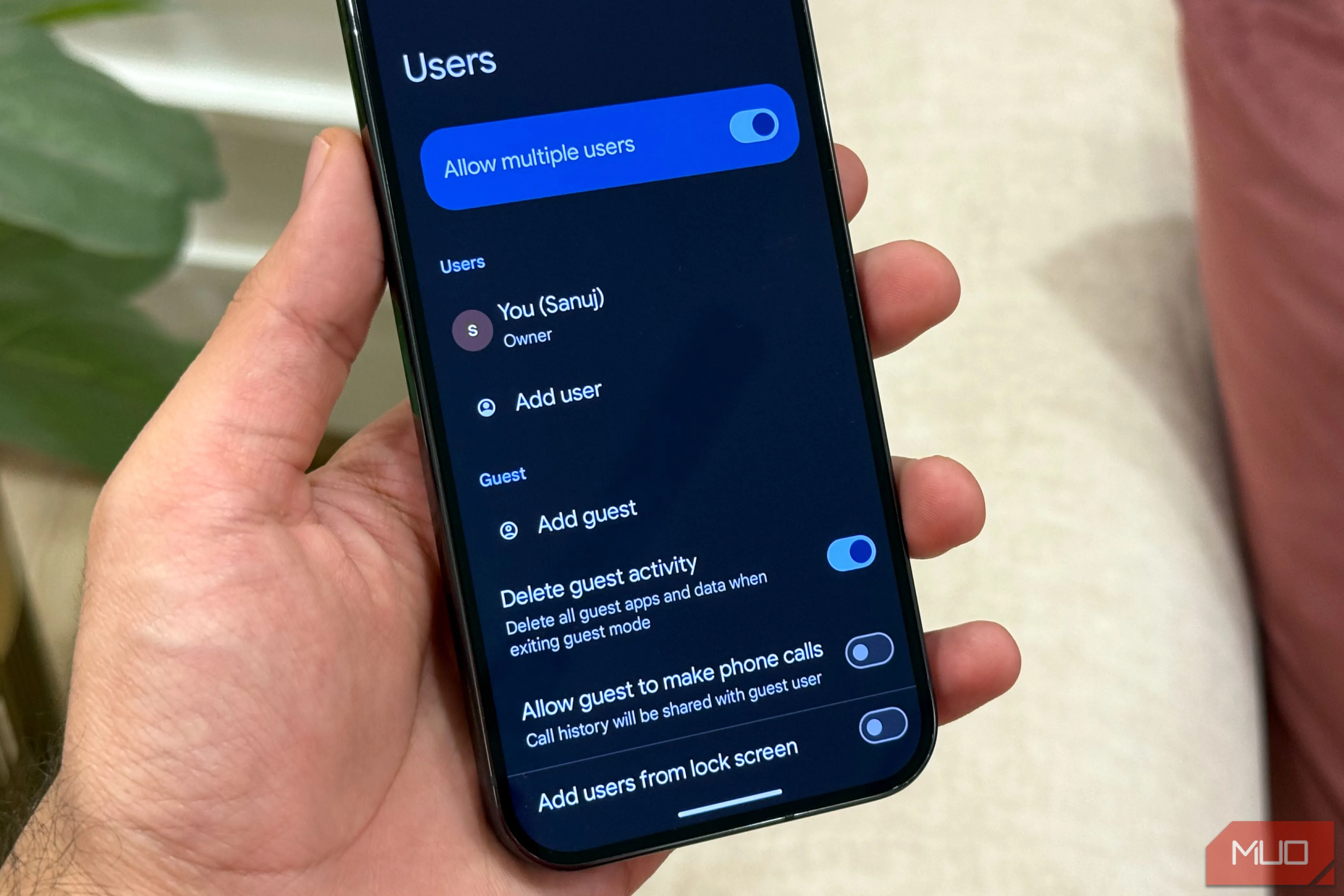 Giao diện cài đặt nhiều hồ sơ người dùng trên Android, cho phép tạo tài khoản khách hoặc tài khoản riêng cho từng người