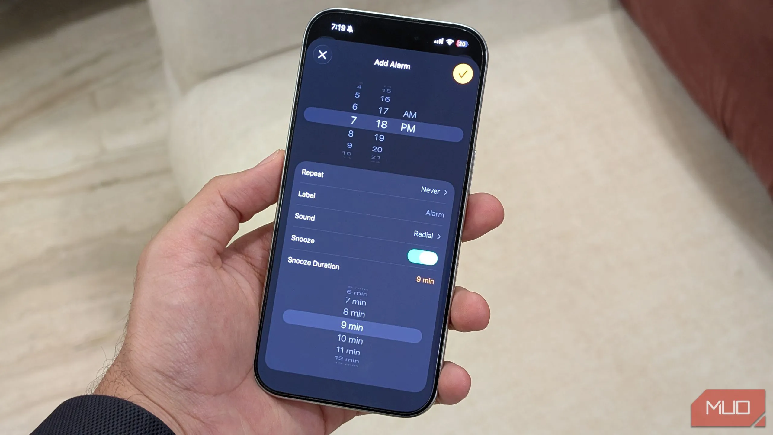 Giao diện cài đặt tùy chỉnh thời gian báo lại của báo thức trong ứng dụng Đồng hồ trên iOS 26