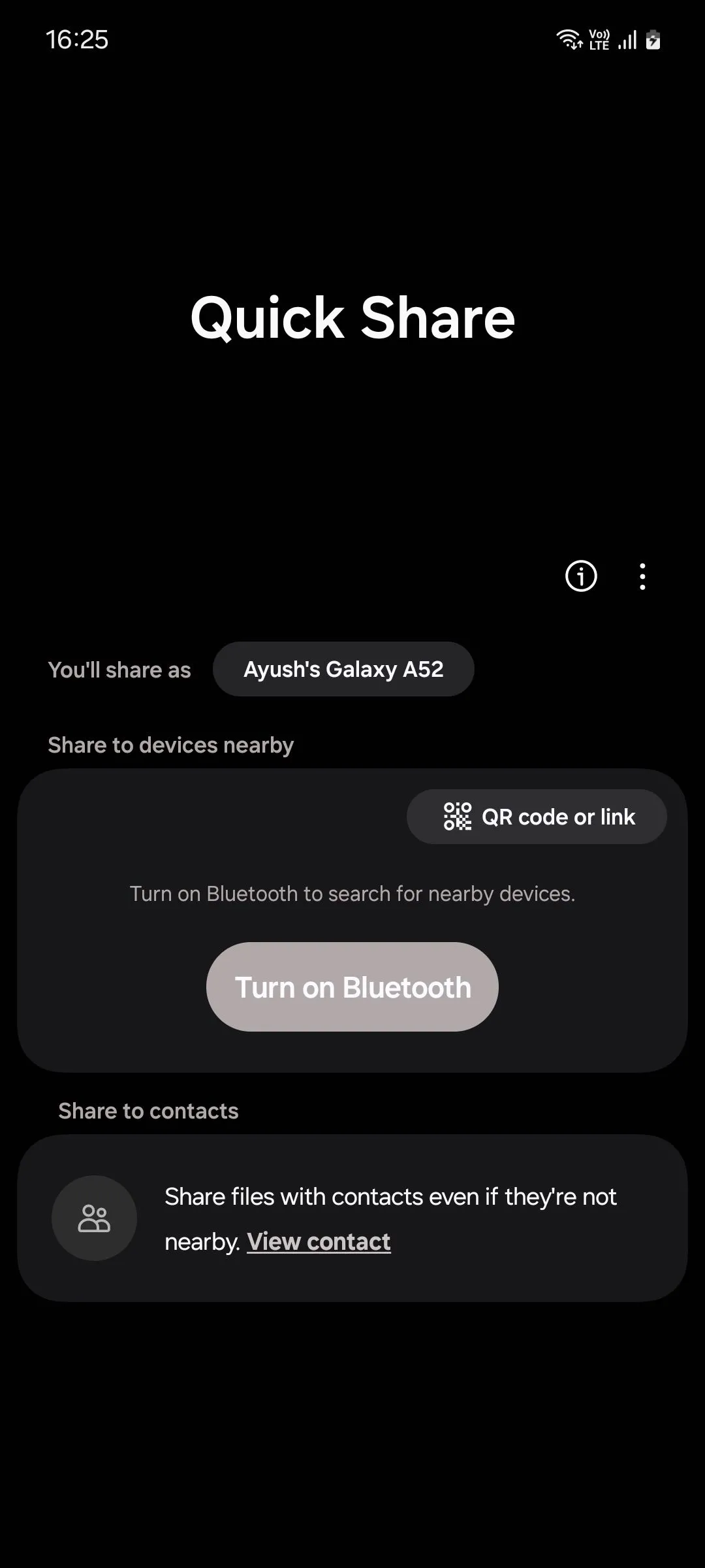 Giao diện chính của ứng dụng Quick Share trên điện thoại Samsung, hiển thị tùy chọn chia sẻ bằng mã QR hoặc liên kết