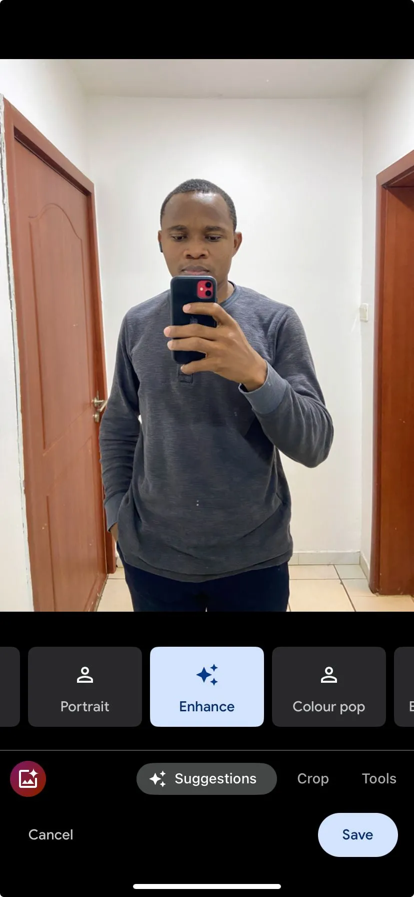 Giao diện chỉnh sửa ảnh chuyên nghiệp tích hợp trong ứng dụng Google Photos trên iPhone.