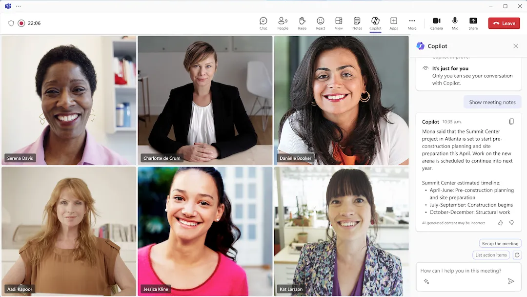 Giao diện cuộc gọi Microsoft Teams với thanh bên Copilot hiển thị các đề xuất AI