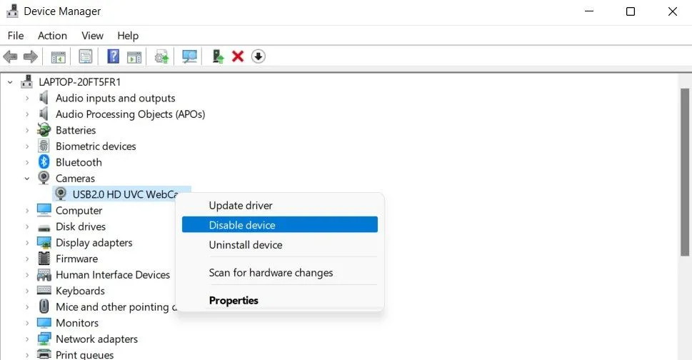 Giao diện Device Manager trên Windows, minh họa cách vô hiệu hóa webcam để ngăn chặn truy cập trái phép và tăng cường bảo mật webcam.