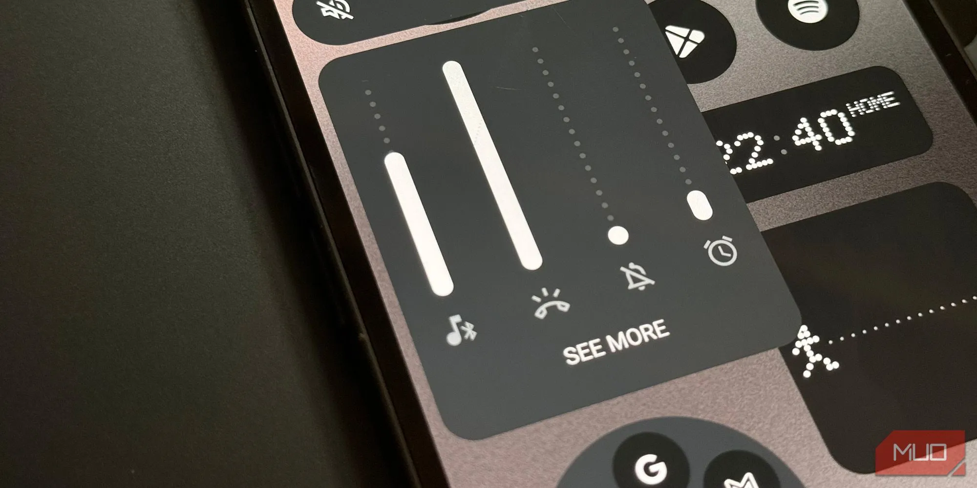 Giao diện điều khiển âm lượng chi tiết với các thanh trượt riêng biệt trên Android 15