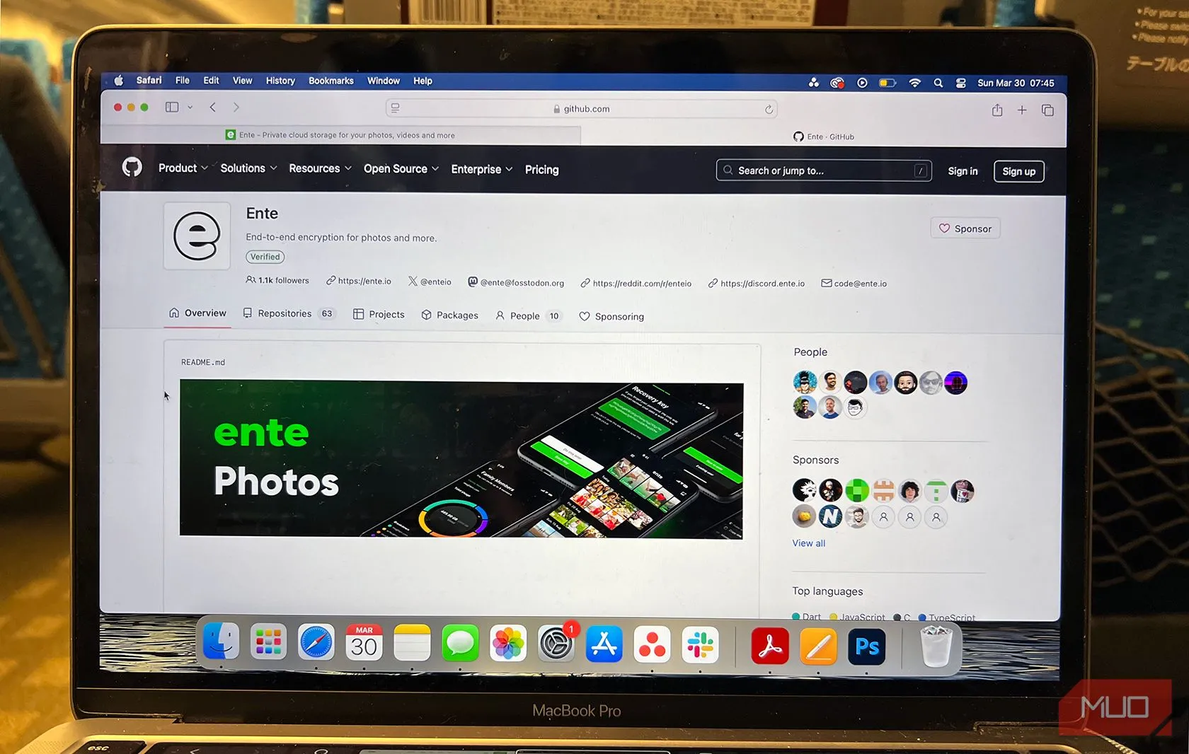 Giao diện dự án Ente Photos trên GitHub, thể hiện tính chất mã nguồn mở và khả năng tự host trên máy chủ cá nhân.