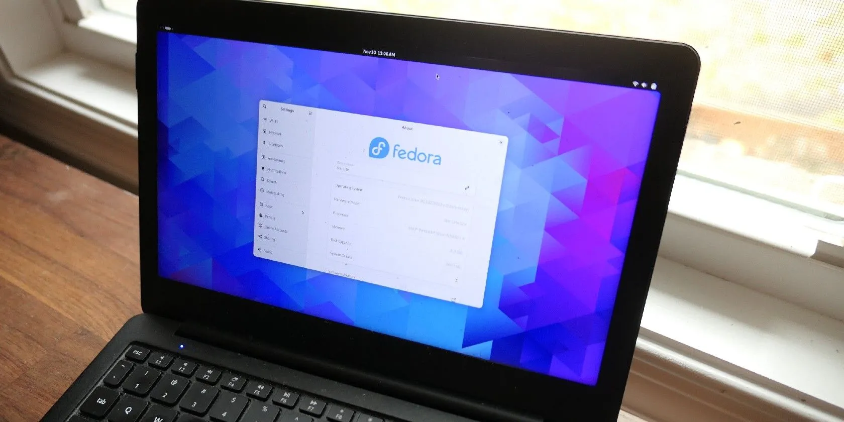 Giao diện Fedora Silverblue trên laptop Star Labs StarLite Mk IV