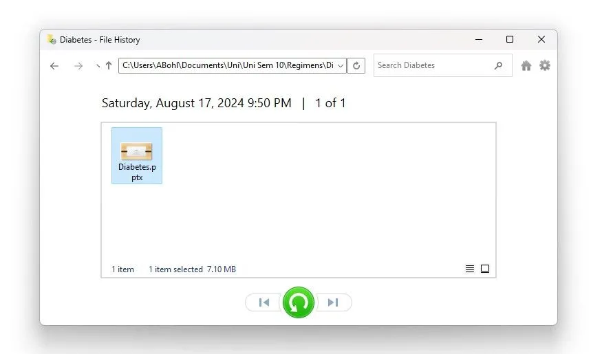 Giao diện File History đang được sử dụng để khôi phục một tệp PowerPoint đã bị xóa hoặc ghi đè.