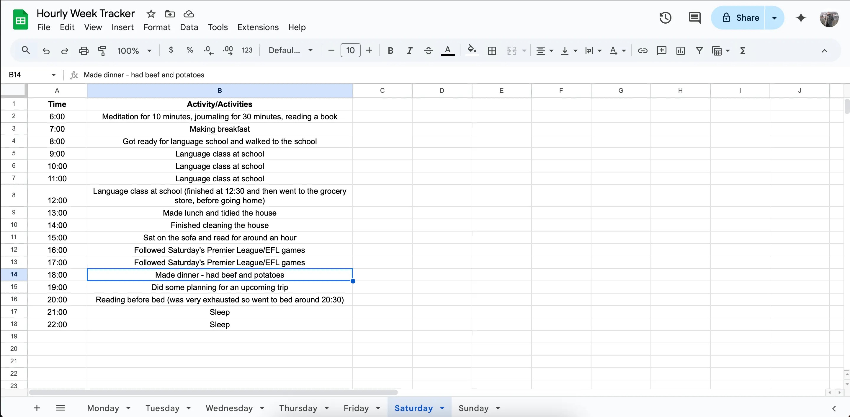 Giao diện Google Sheets ghi lại các hoạt động cuối tuần, minh họa việc theo dõi thời gian cá nhân
