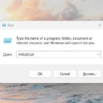 Giao diện hộp thoại Run và cửa sổ Internet Properties trên Windows 11