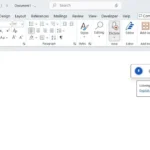 Giao diện Microsoft Word hiển thị công cụ đọc chính tả đang hoạt động và nút 'Dictate' trên thanh công cụ.